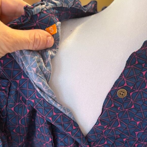 OLIPHANT Women's Pintuck Ruffle Top (Size SMALL) - Picture 6 of 8